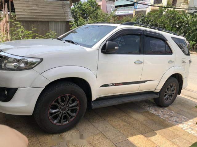 Bán xe cũ Toyota Fortuner AT đời 2014, màu trắng