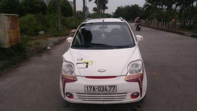 Bán Chevrolet Spark năm 2011, màu trắng, máy êm ru