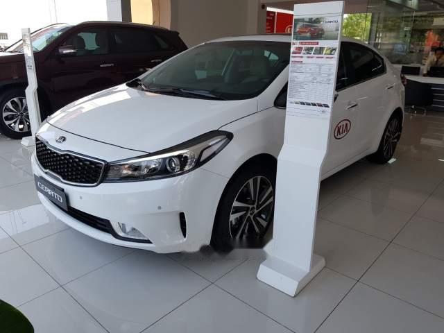 Cần bán xe Kia Cerato đời 2018, màu trắng giá tốt