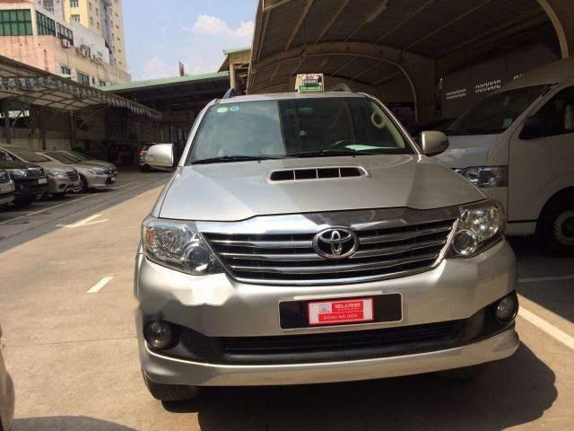 Cần bán lại xe Toyota Fortuner 2014, màu bạc số sàn, 850tr