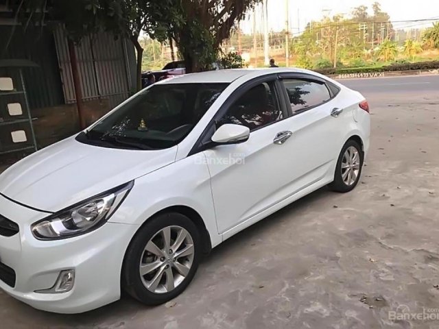 Bán Hyundai Accent năm sản xuất 2012, màu trắng, nhập khẩu nguyên chiếc