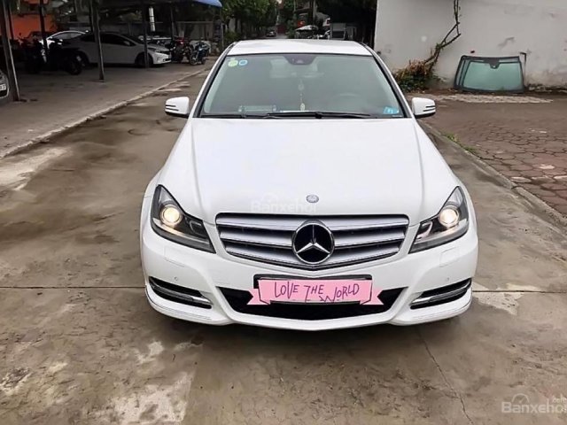 Cần bán lại xe Mercedes C200 đời 2011, màu trắng chính chủ giá cạnh tranh