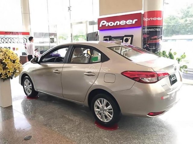 Bán ô tô Toyota Vios 1.5E CVT đời 2018, màu ghi vàng