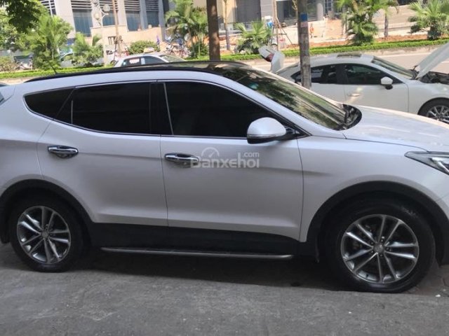 Cần bán Hyundai Santa Fe 2.2L full dầu Sx 2016, màu trắng