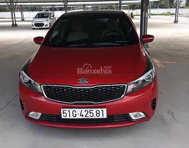 Cần bán lại xe Kia Cerato 1.6 MT năm sản xuất 2017, màu đỏ xe gia đình