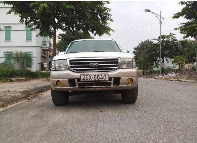 Bán xe Ford Everest MT năm sản xuất 2006, màu trắng chính chủ