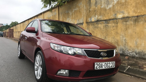 Chính chủ cần bán gấp Kia Forte 1.6 AT đời 2011, màu đỏ