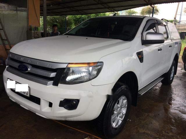 Chính chủ bán Ford Ranger XLS 4x2 MT đời 2013, màu trắng, nhập khẩu Thái Lan