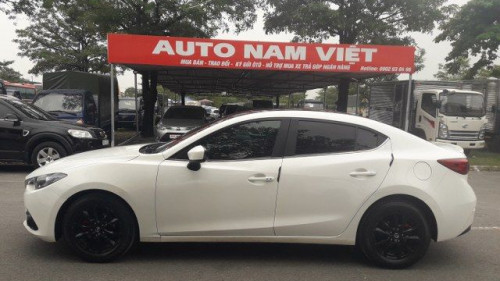 Cần bán gấp Mazda 3 1.5 AT năm sản xuất 2016, màu trắng 