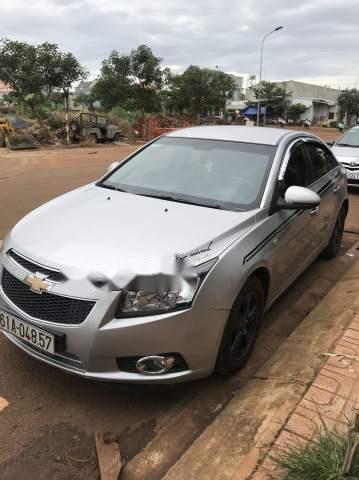 Bán xe Chevrolet Cruze đời 2011, màu bạc xe gia đình, giá 310tr