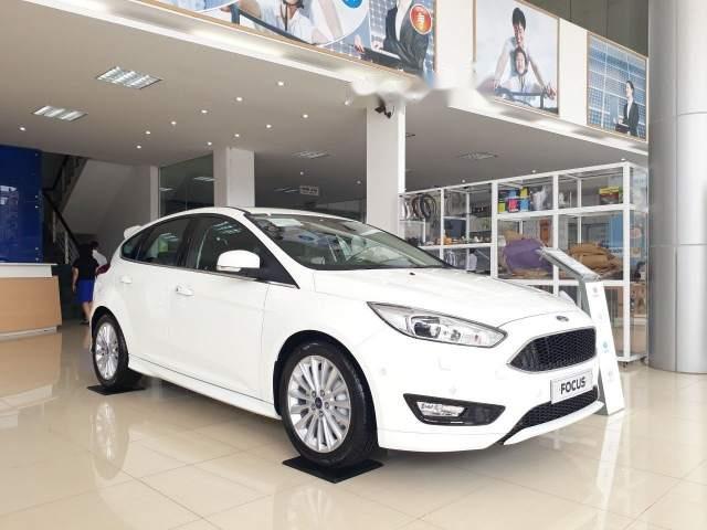 Bán Ford Focus Trend năm sản xuất 2018, màu trắng giá tốt