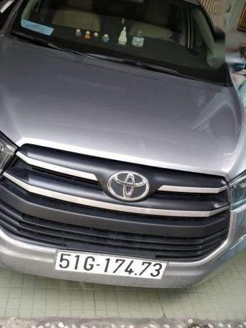 Bán ô tô Toyota Innova đời 2018, màu bạc số sàn