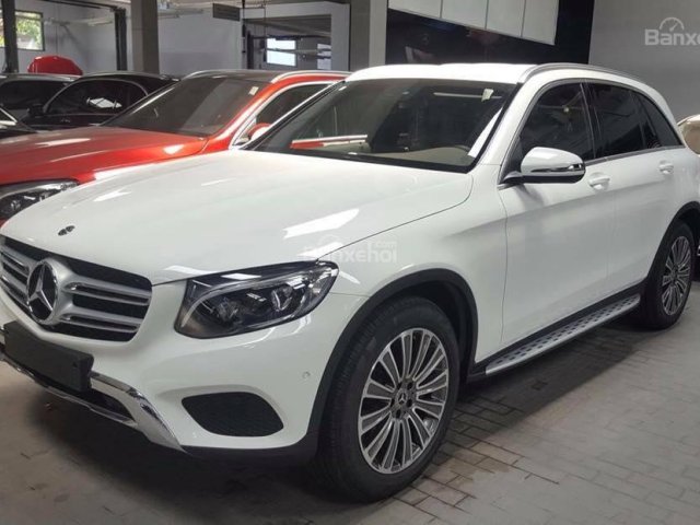 Bán Mercedes GLC250 2018 màu trắng, giá thương lượng