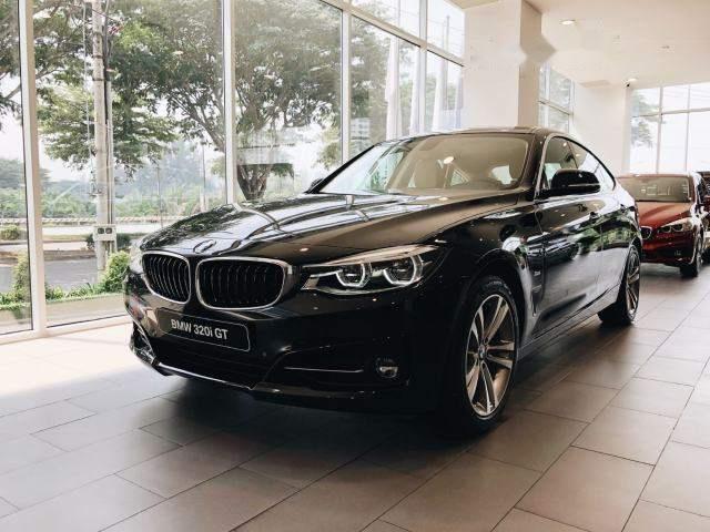 Bán BMW 3 Series 320i GT đời 2017, khung gầm 5 Series mang lại khoảng không gian rộng rãi