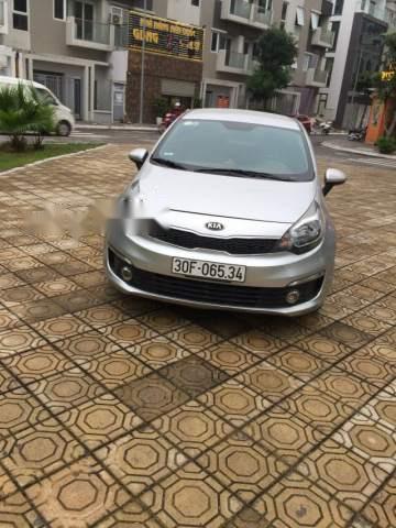 Cần bán lại xe Kia Rio MT 2016, màu bạc, 391tr