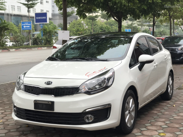 Cần bán gấp Kia Rio sản xuất 2016 màu trắng, nhập khẩu nguyên chiếc