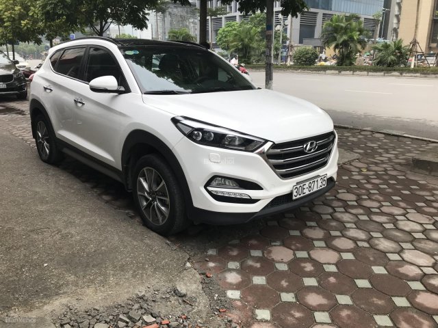 Bán Hyundai Tucson sản xuất năm 2017, màu trắng, xe nhập như mới  