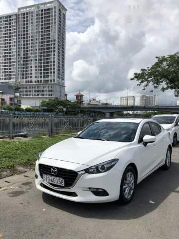 Cần bán gấp Mazda 3 sản xuất 2017, màu trắng