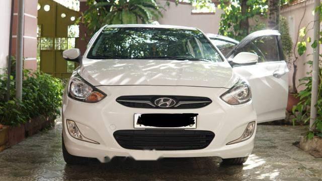 Cần bán Hyundai Accent đời 2011, màu trắng, xe nhập xe gia đình