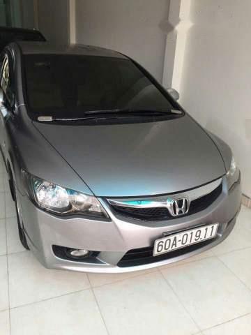 Cần bán Honda Civic đời 2009, màu bạc, xe gia đình