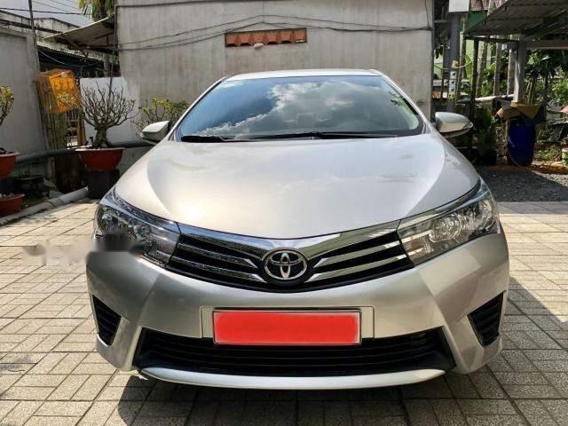 Cần bán Toyota Corolla Altis 1.8G MT đời 2015, màu bạc 