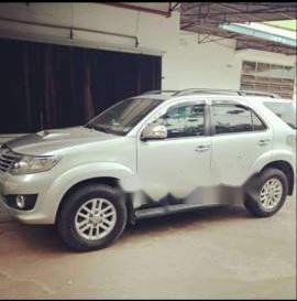 Bán Toyota Fortuner đời 2014, màu bạc còn mới, 800tr