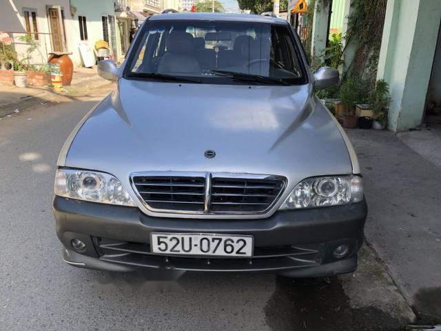 Bán Ssangyong Musso đời 2004, màu bạc số tự động