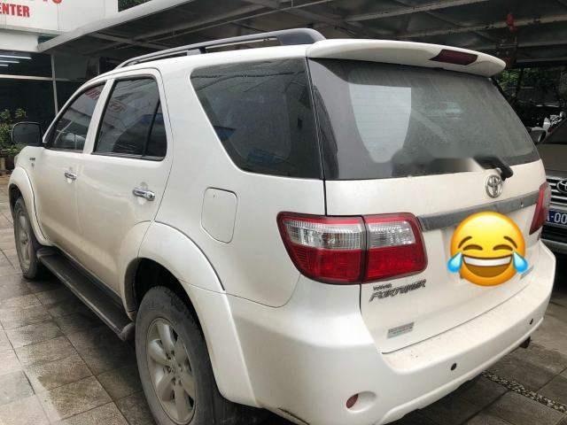 Bán Toyota Fortuner 2.7 V năm 2010, màu trắng, giá chỉ 525 triệu