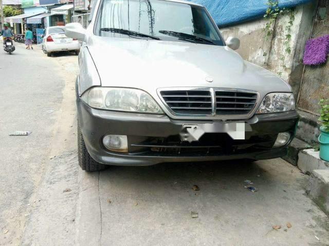 Bán Ssangyong Musso đời 2004, màu bạc số tự động