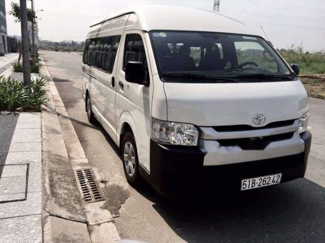 Cần bán Toyota Hiace sản xuất năm 2015, màu trắng, nhập khẩu còn mới