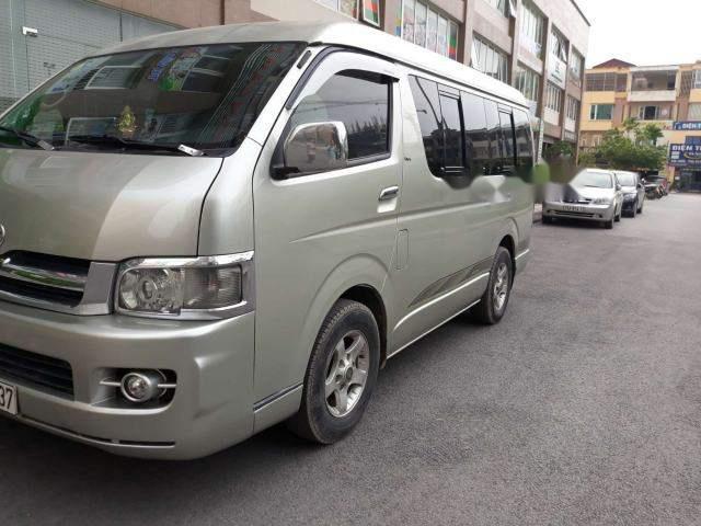 Bán ô tô Toyota Hiace sản xuất năm 2005, màu bạc, giá tốt