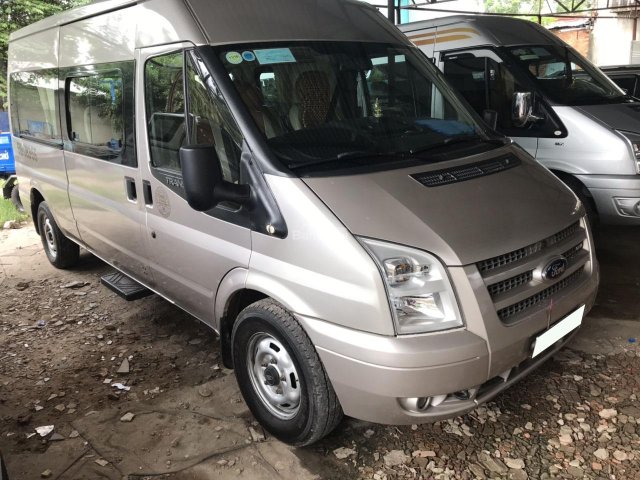 Cần bán gấp xe Ford Transit đời 2013, số sàn, máy dầu, màu bạc