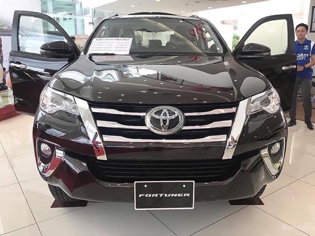 Cần bán Toyota Fortuner 2.4G 4x2 MT 2018, màu đen, xe nhập