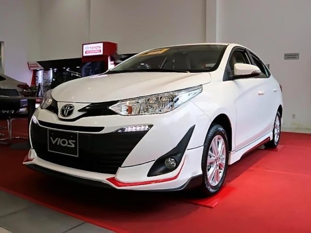 Cần bán xe Toyota Vios E CVT đời 2018, màu trắng sang trọng