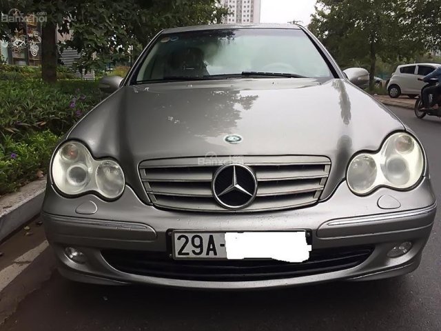 Cần bán xe Mercedes C180 sản xuất 2004, màu bạc, xe nhập