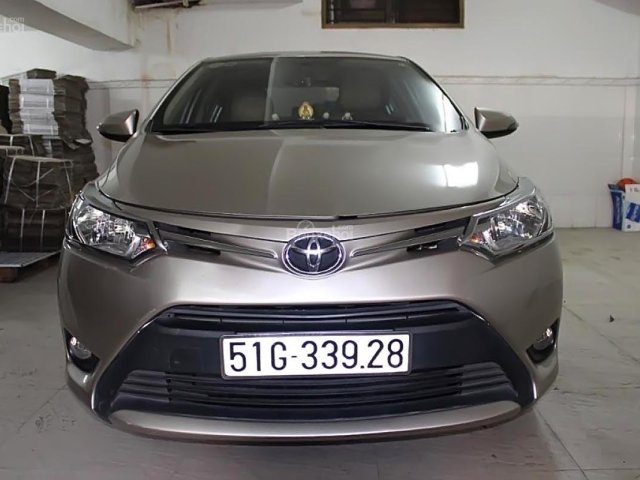 Cần bán xe Toyota Vios 1.5E CVT sản xuất 2017, màu vàng chính chủ