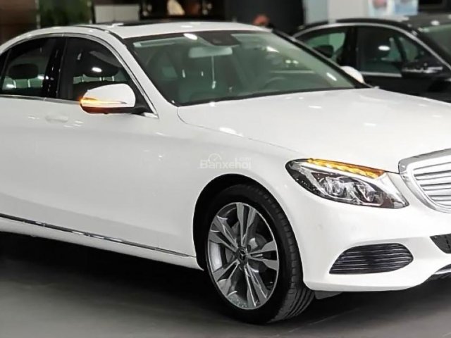 Cần bán xe Mercedes 250 sản xuất năm 2018, màu trắng