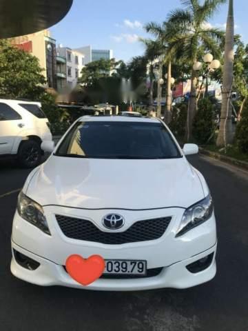 Bán xe Toyota Camry SE năm 2011, màu trắng, nhập khẩu nguyên chiếc còn mới, giá chỉ 930 triệu