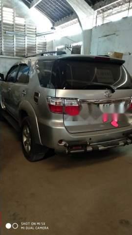 Cần bán xe Toyota Fortuner năm sản xuất 2009, màu bạc, giá tốt