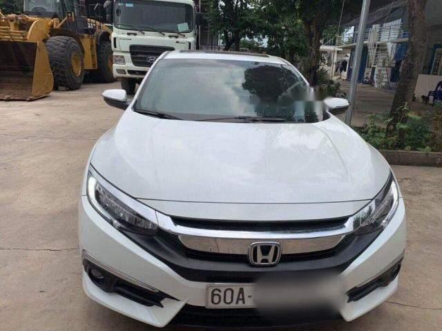 Cần bán xe Honda Civic sản xuất 2017, màu trắng