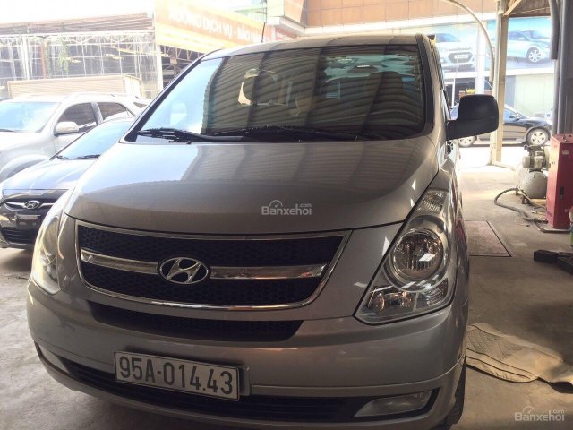 Bán Hyundai Starex năm 2015, màu bạc, xe nhập, 798 còn TL, có hỗ trợ vay ngân hàng