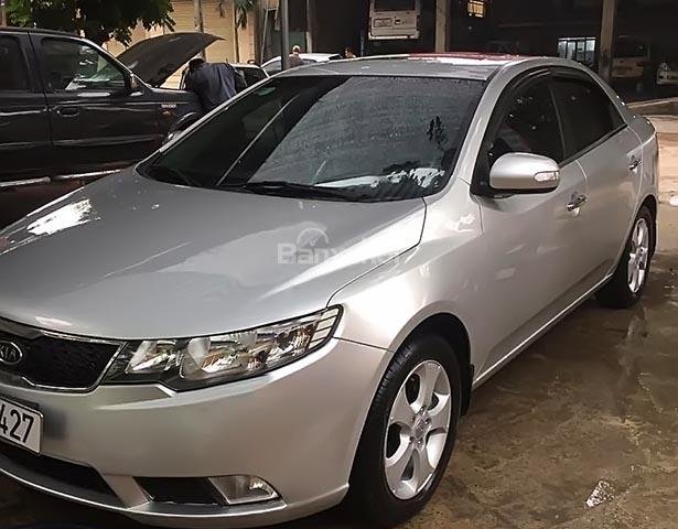 Cần bán xe Kia Cerato đời 2010, màu bạc, nhập khẩu