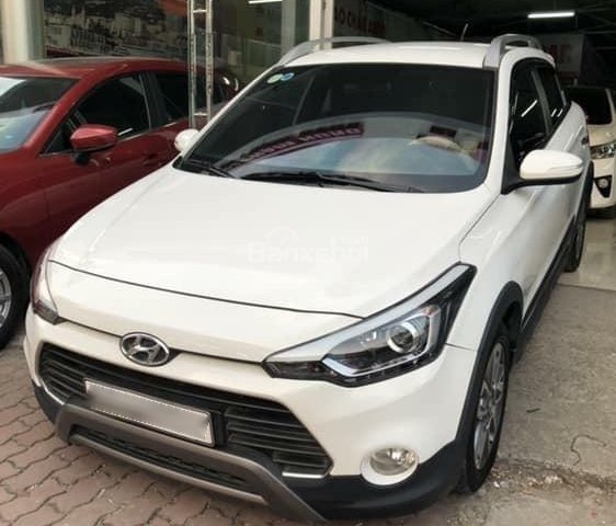 Cần bán Hyundai i20 Active sản xuất 2016, màu trắng, nhập khẩu nguyên chiếc