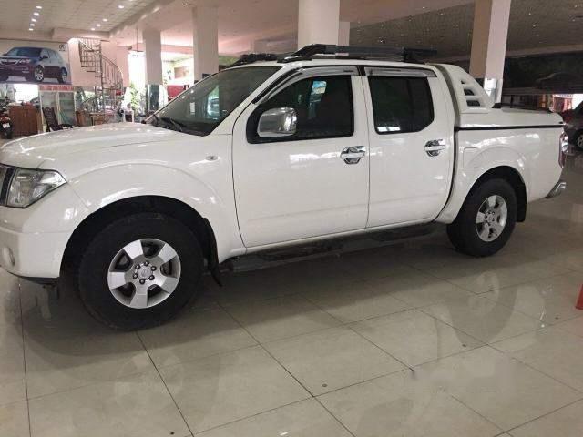 Cần bán gấp Nissan Navara năm 2013, màu trắng, giá tốt