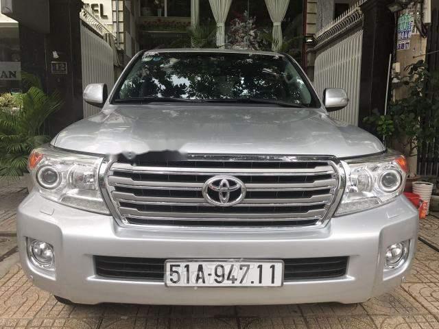 Cần bán xe Toyota Land Cruiser đời 2013, màu bạc