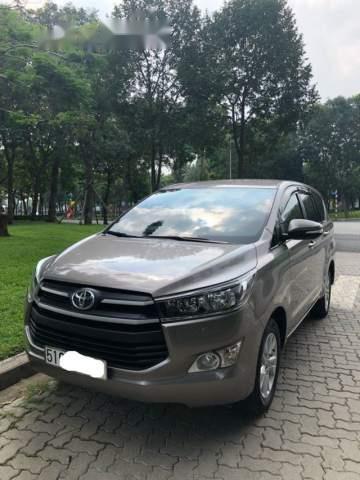 Bán xe Toyota Innova đời 2017, màu xám