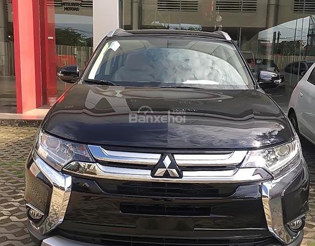 Cần bán xe Mitsubishi Outlander 2.0 CVT 2018, màu đen, 808 triệu