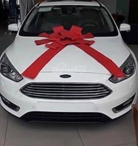 Bán ô tô Ford Focus Titanium đời 2018, màu trắng, giá tốt