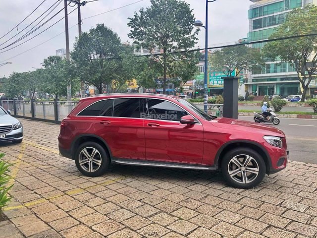 Bán xe Mercedes GLC250 đỏ 2017 chính hãng, chỉ với 650 triệu nhận xe ngay