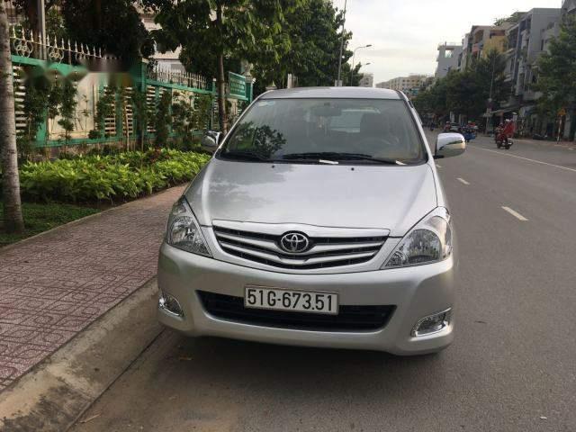 Cần bán Toyota Innova G MT 2010, màu bạc